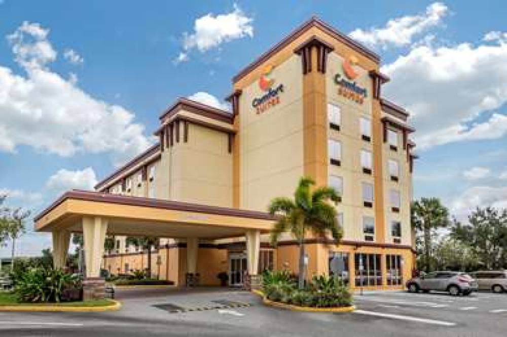 Comfort Suites Orlando Airport 1
