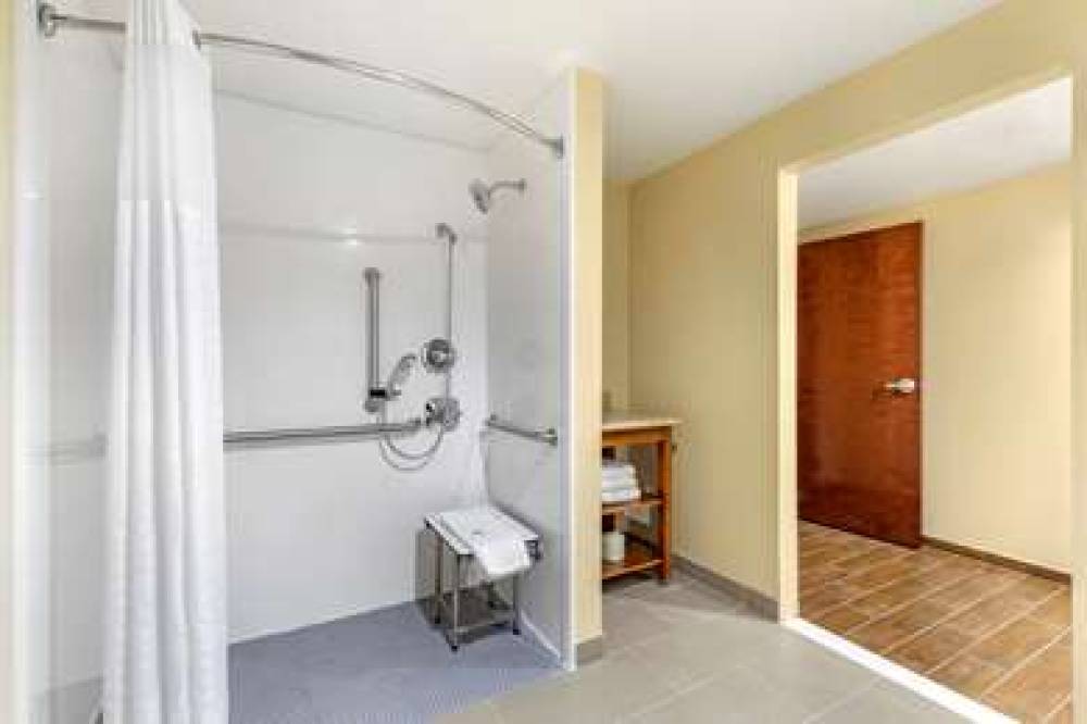 COMFORT SUITES SAN ANTONIO FT SAM H 5