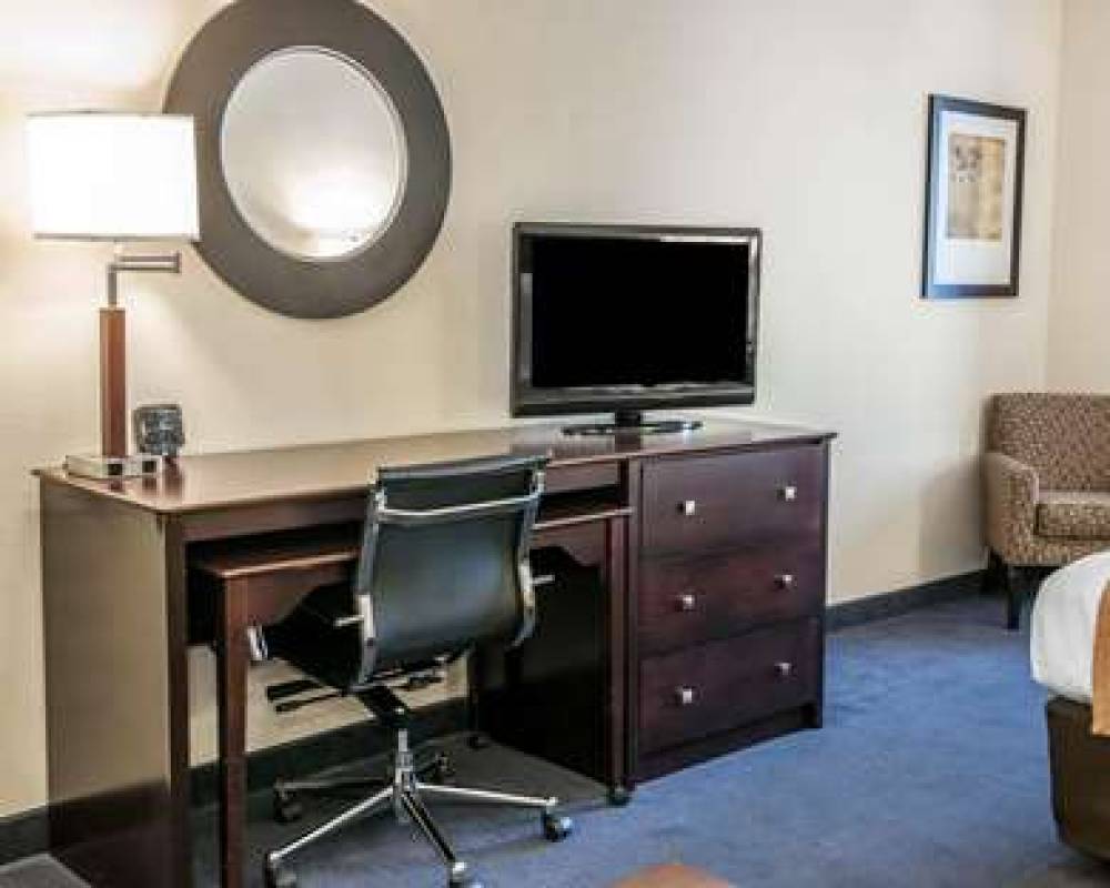 Comfort Suites South 8