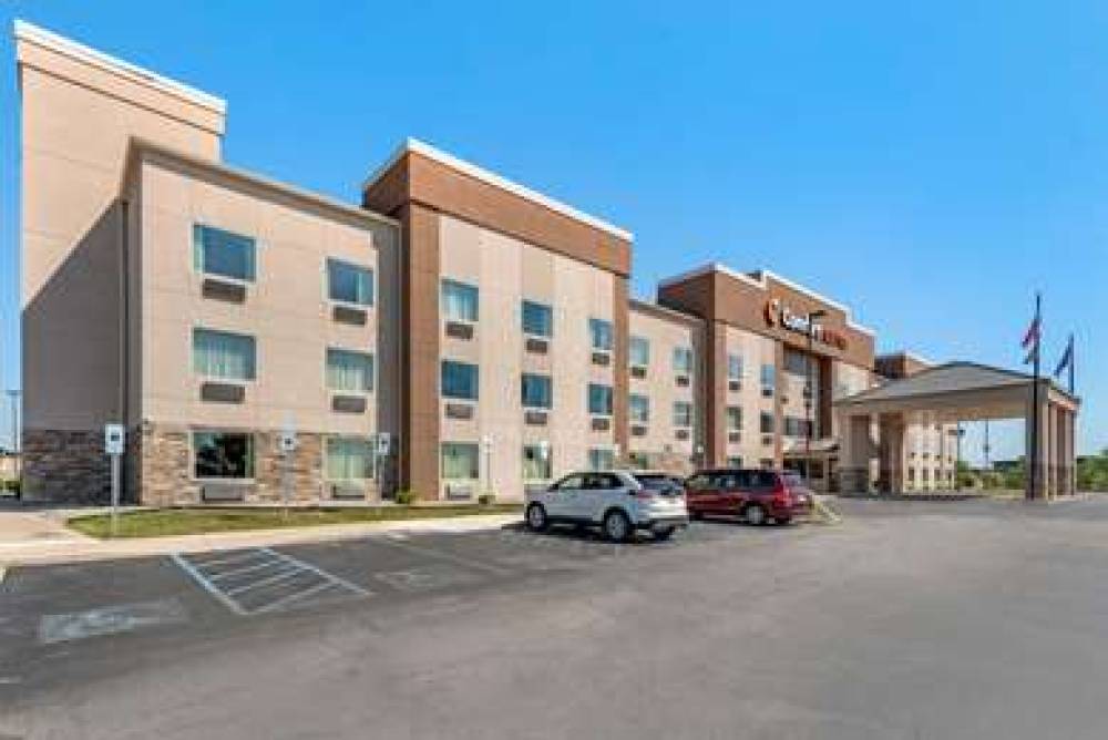 Comfort Suites South 3