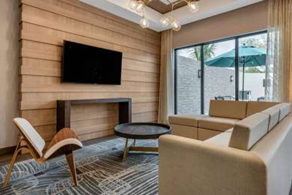 COMFORT SUITES STUART-HUTCHINSON IS 5