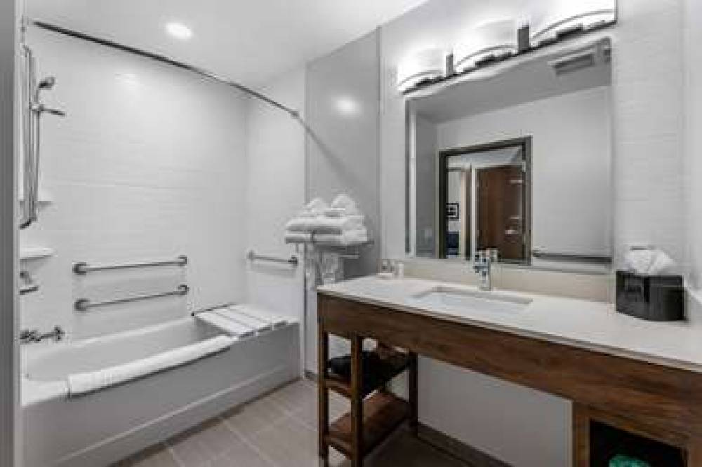 COMFORT SUITES STUART-HUTCHINSON IS 9