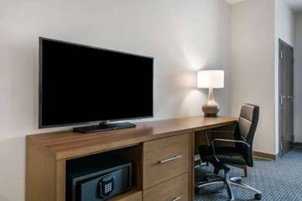 COMFORT SUITES STUART-HUTCHINSON IS 8
