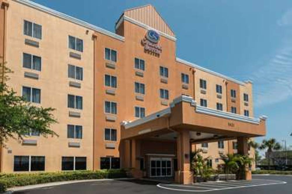 Comfort Suites Tampa Airport North 2