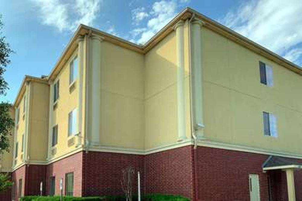 Comfort Suites Texas Ave. 2
