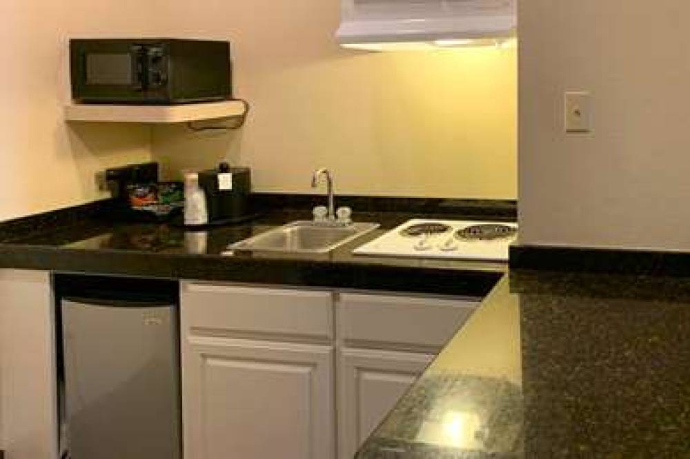 Comfort Suites Texas Ave. 10