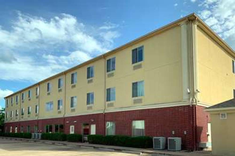 Comfort Suites Texas Ave. 3