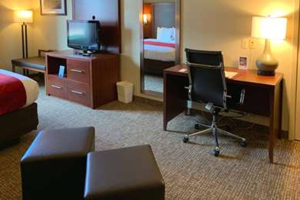 Comfort Suites Texas Ave. 9