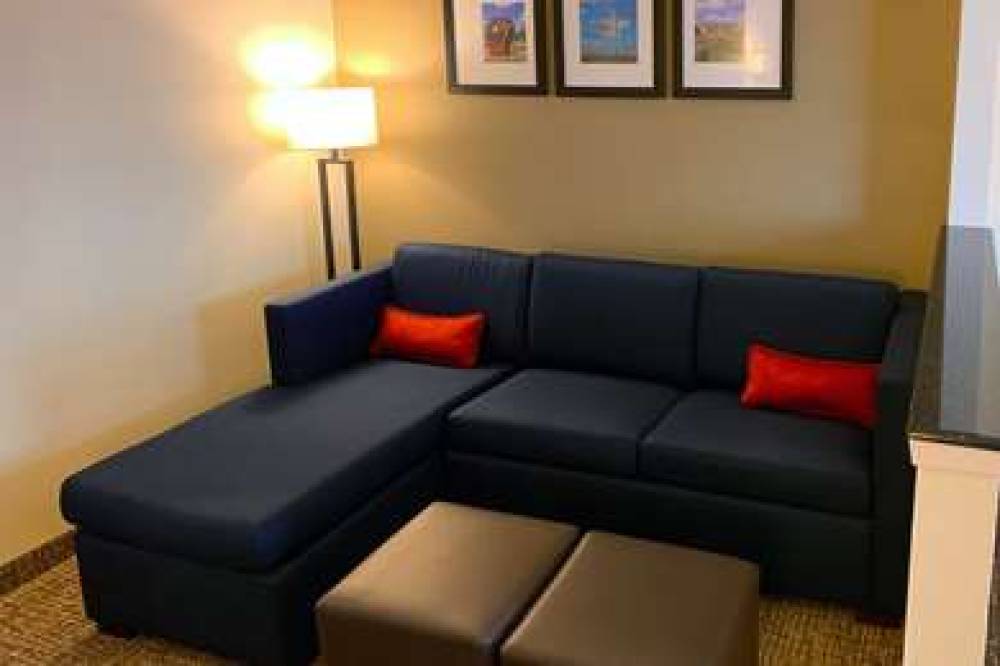 Comfort Suites Texas Ave. 8