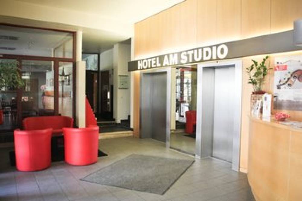 Concorde Hotel Am Studio 4
