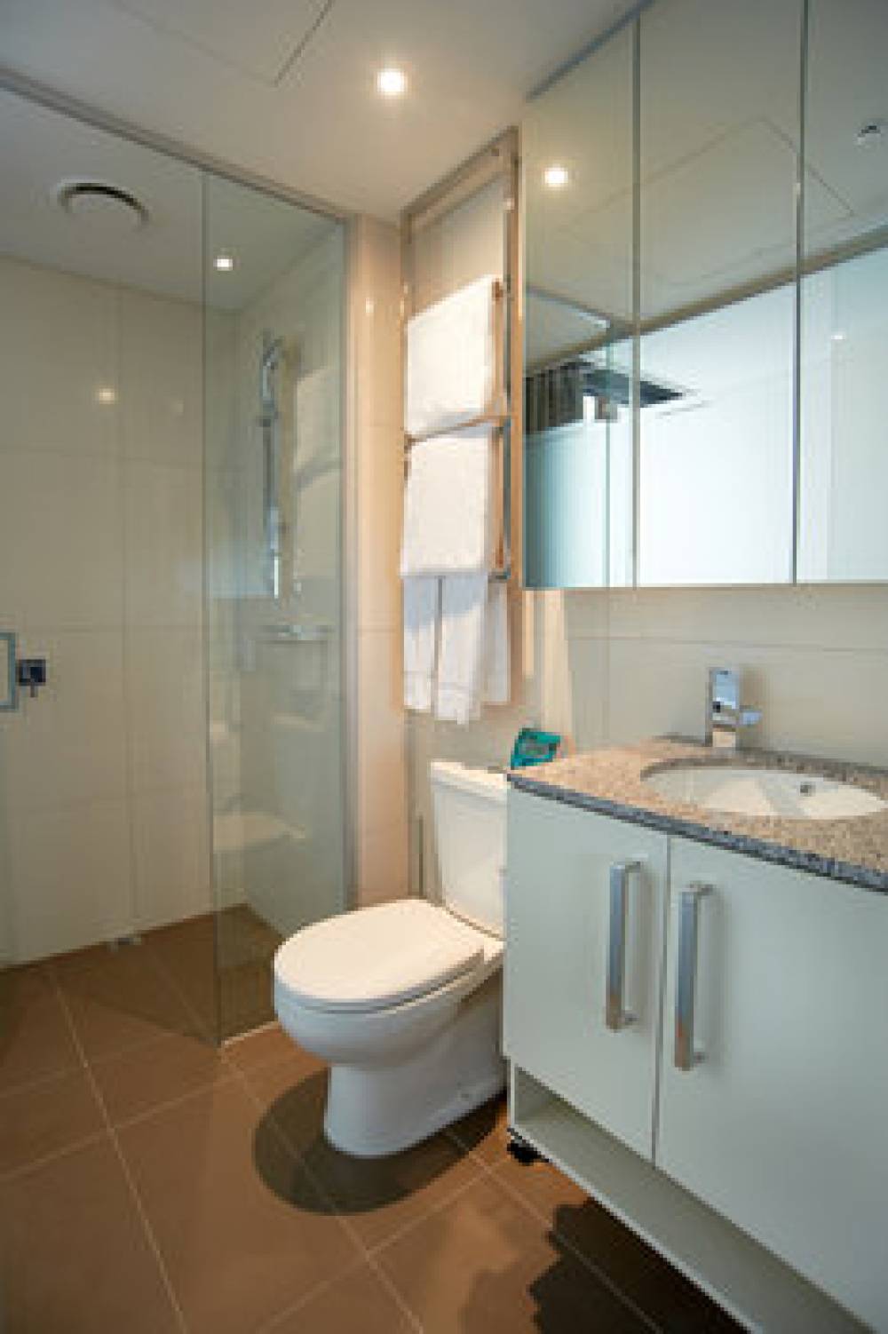 CORPORATE LIVING HAWTHORN 6