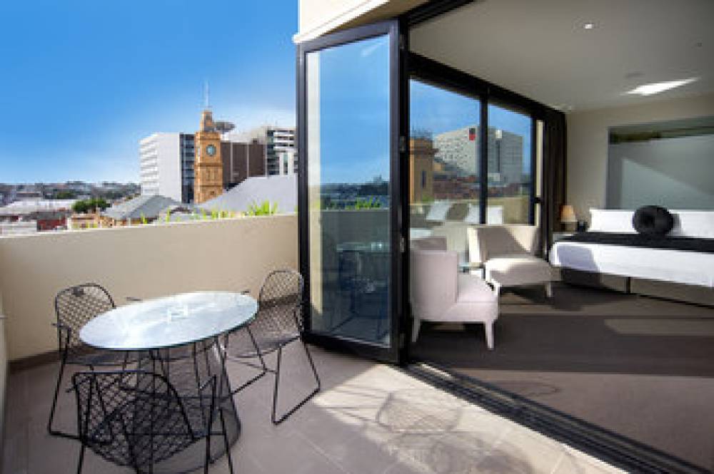 CORPORATE LIVING HAWTHORN 5