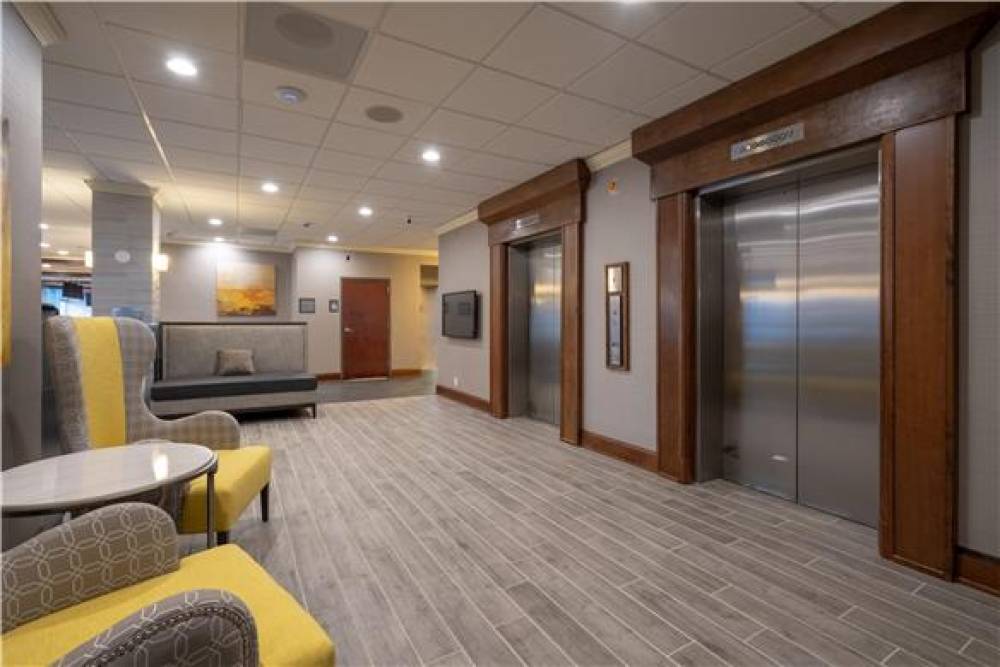 COTTONWOOD AIRPORT AND EXPO HOTEL L 7