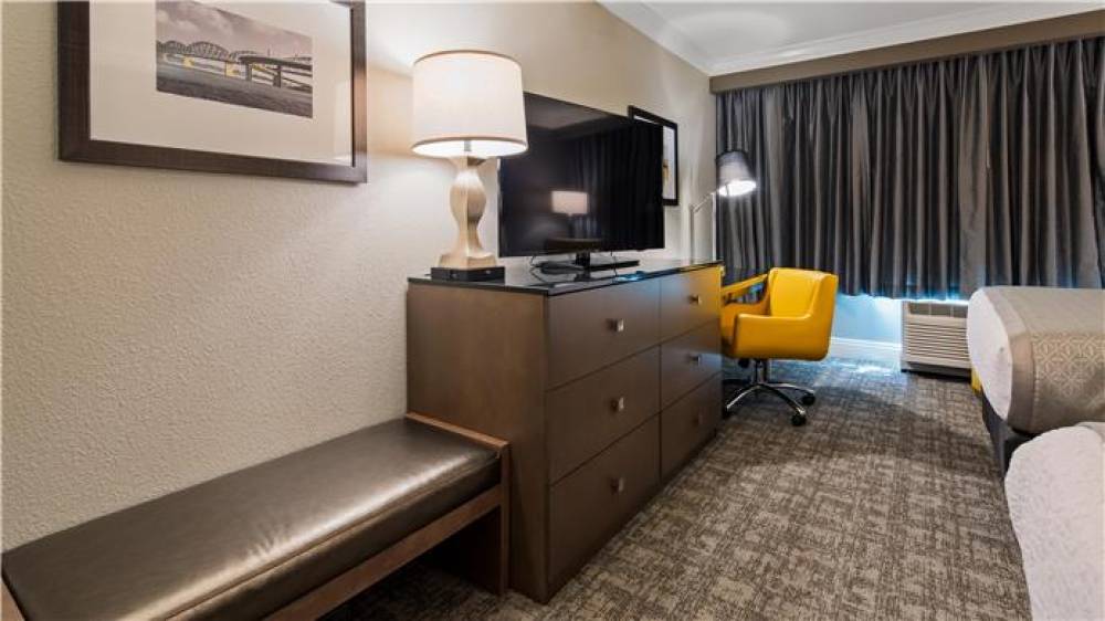 COTTONWOOD AIRPORT AND EXPO HOTEL L 4