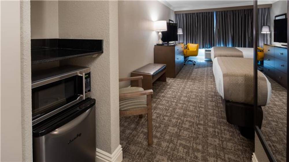 COTTONWOOD AIRPORT AND EXPO HOTEL L 5
