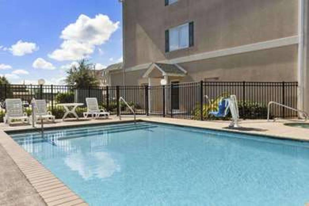 COUNTRY INN AND SUITES BY RADISSON 10