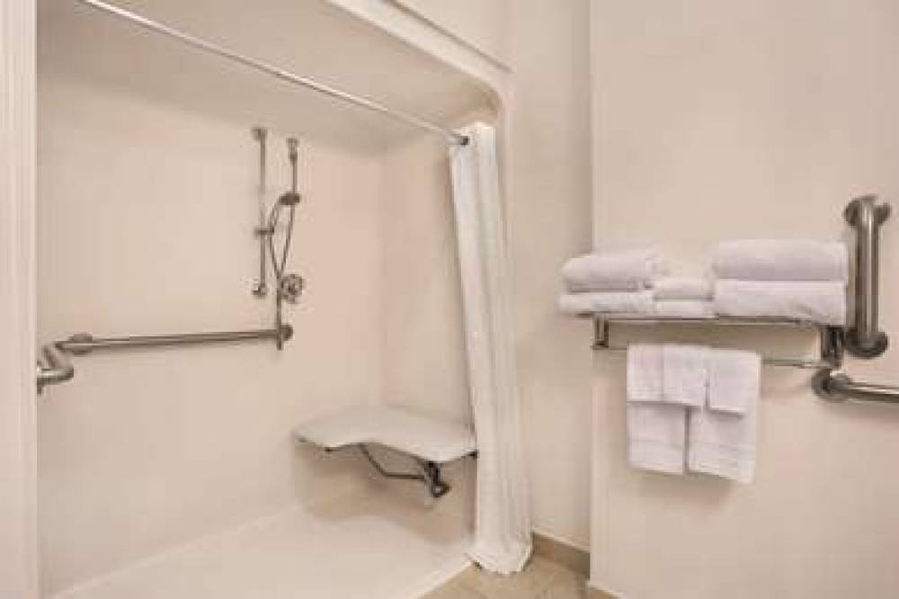 COUNTRY INN AND SUITES BY RADISSON 5