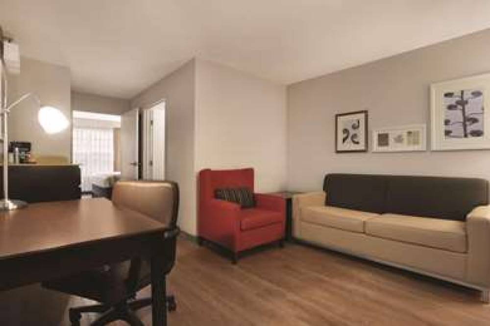 COUNTRY INN AND SUITES BY RADISSON 7