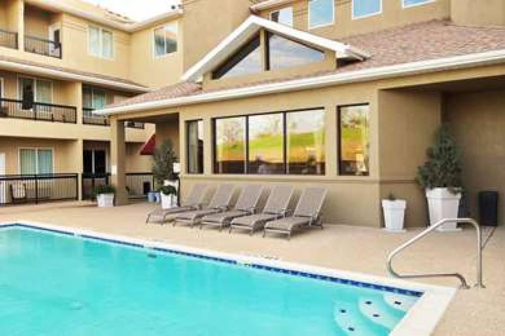 COUNTRY INN AND SUITES BY RADISSON 10
