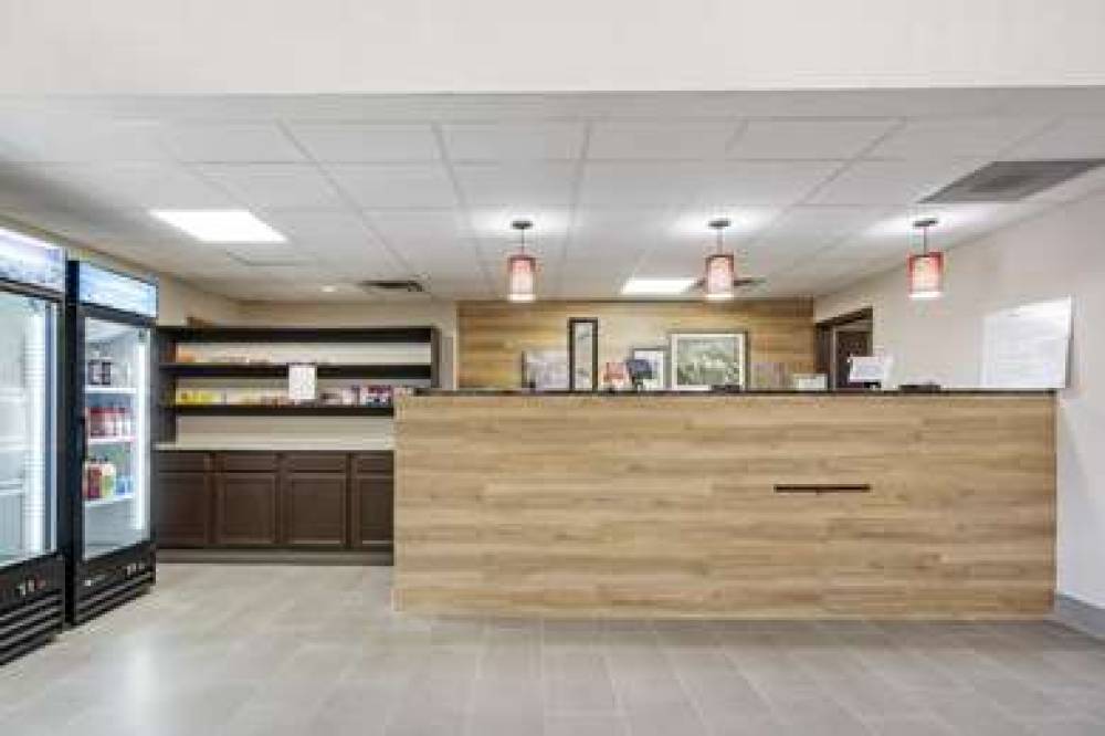 COUNTRY INN AND SUITES BY RADISSON 6