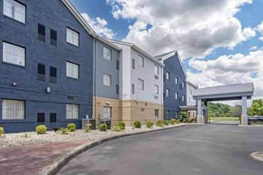 COUNTRY INN AND SUITES BY RADISSON 9