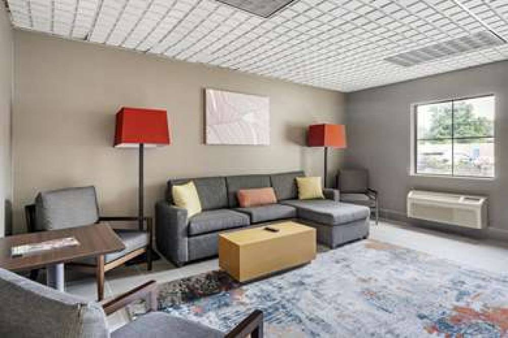 COUNTRY INN AND SUITES BY RADISSON 4