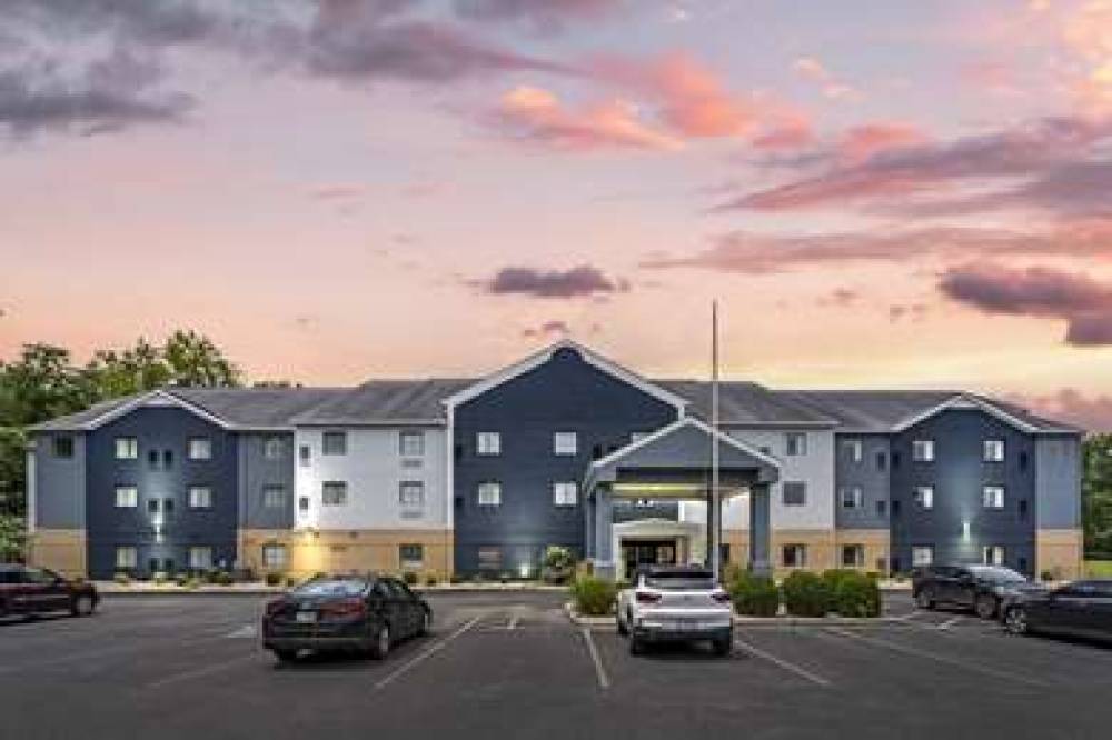 COUNTRY INN AND SUITES BY RADISSON 8