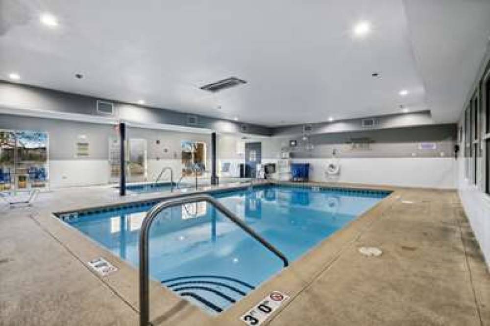COUNTRY INN AND SUITES BY RADISSON 10