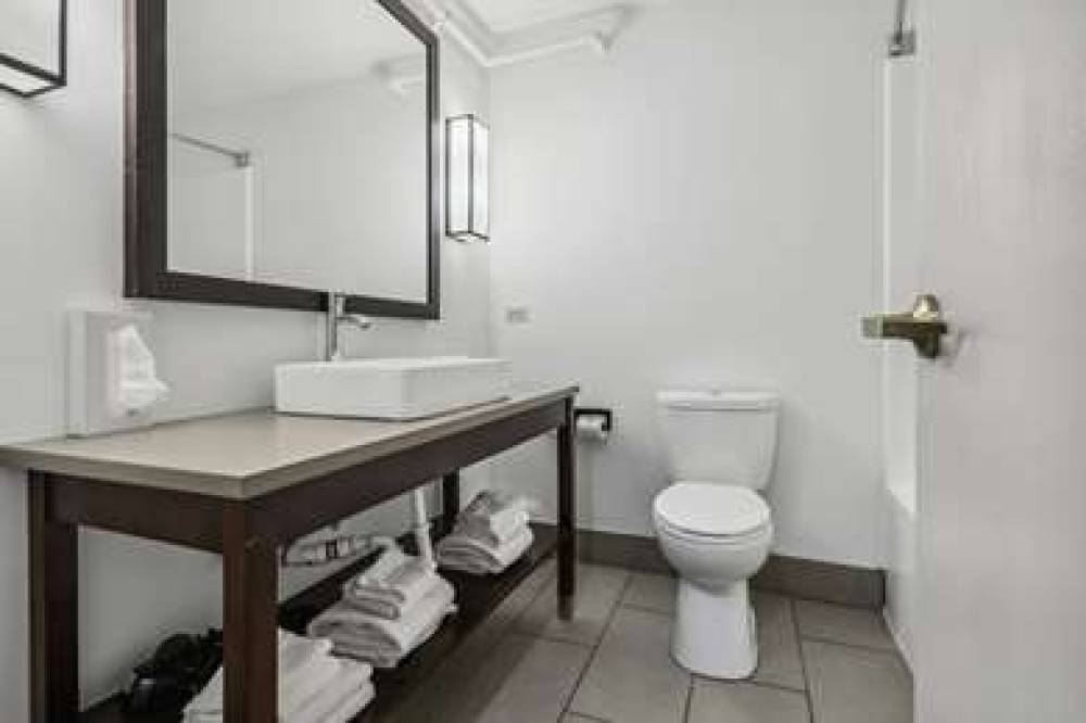 COUNTRY INN AND SUITES BY RADISSON 5