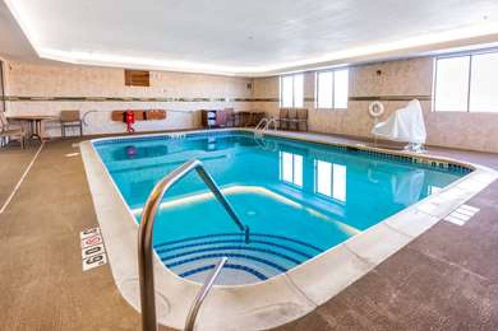 COUNTRY INN AND SUITES SOUTH HAVEN 4