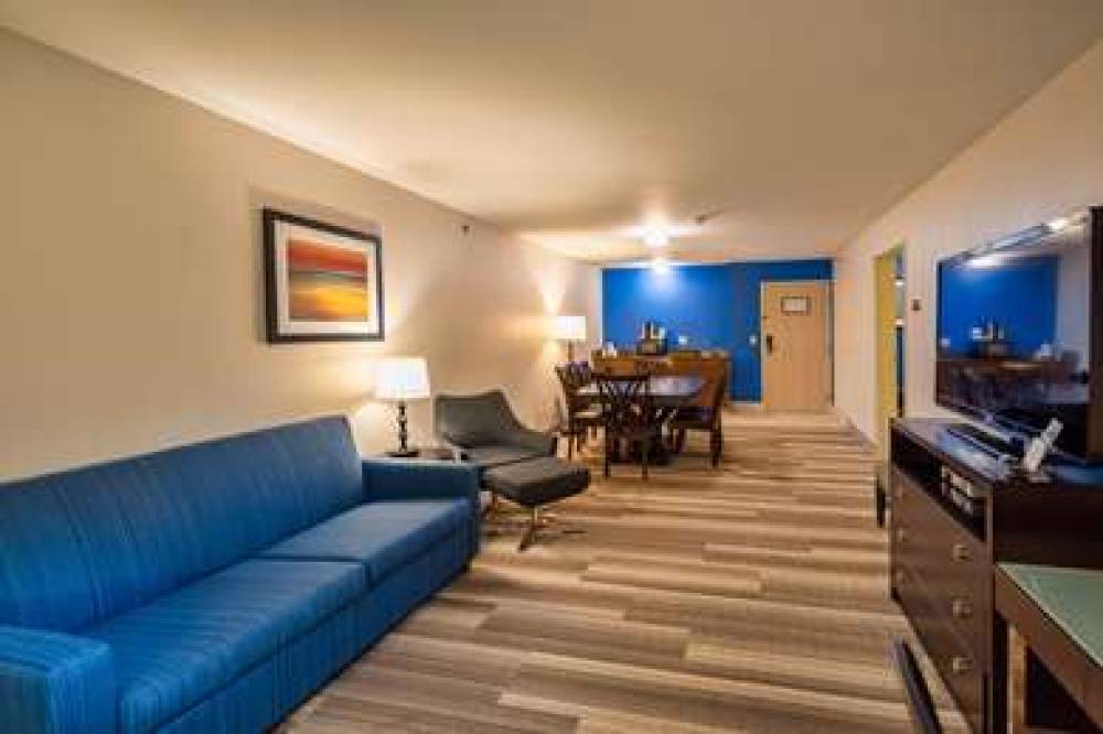 COUNTRY INN AND SUITES SOUTH HAVEN 2