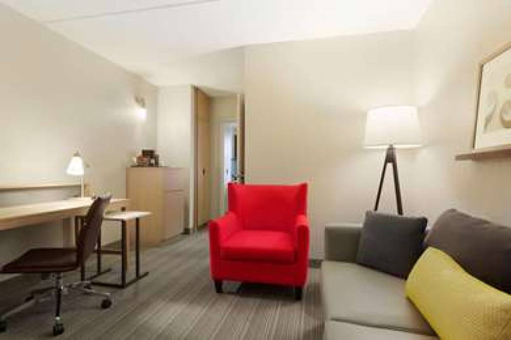 COUNTRY INN AND SUITES BLOOMINGTON 8