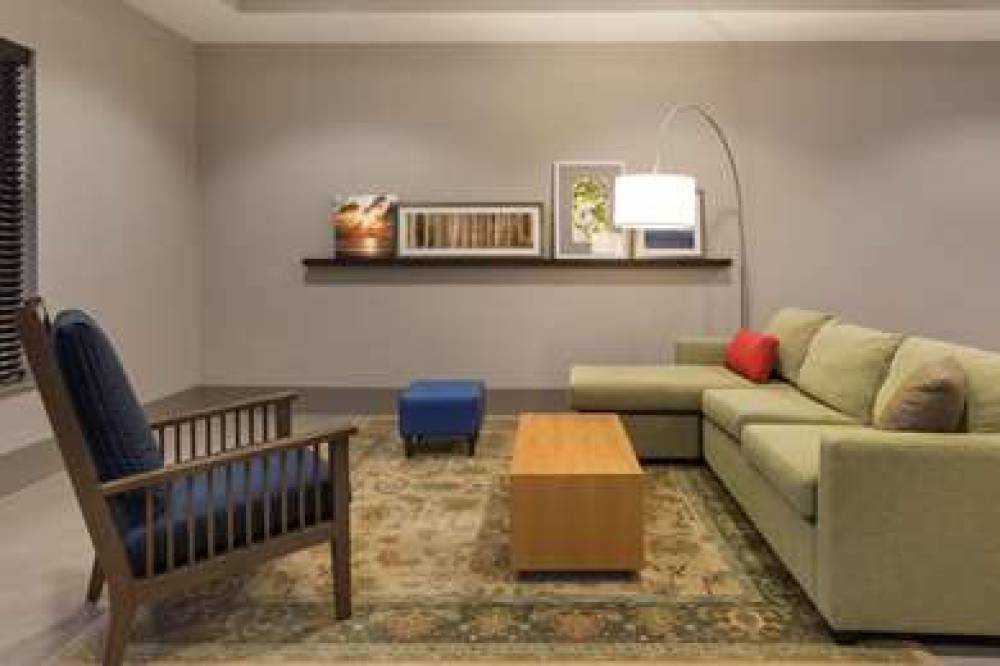 COUNTRY INN AND SUITES BLOOMINGTON 3