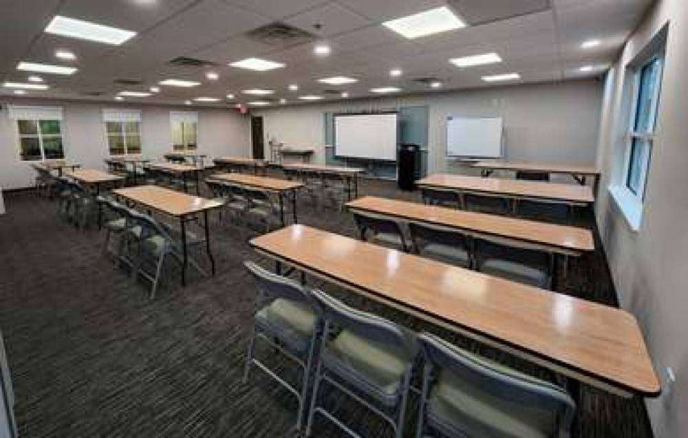 Country Inn & Suites By Carlson, Ashland - Hanover, VA 10