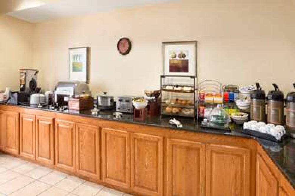 Country Inn & Suites By Radisson, Albany, GA 10