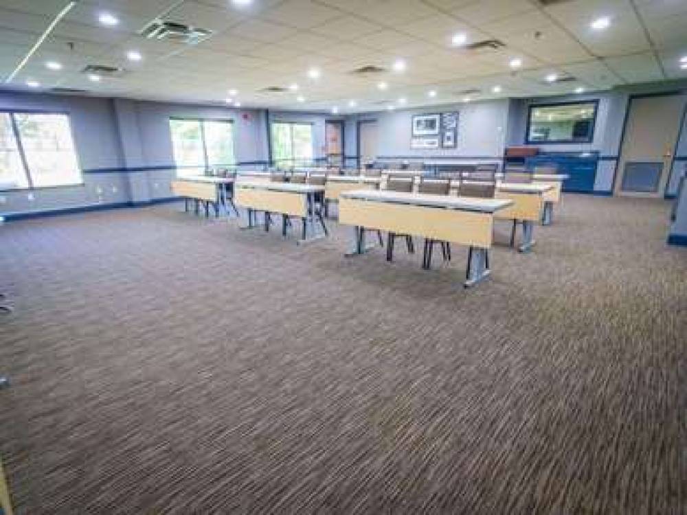 COUNTRY INN & SUITES BY RADISSON BU 9