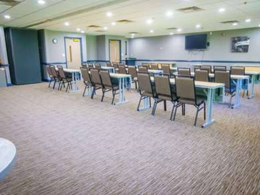 COUNTRY INN & SUITES BY RADISSON BU 10