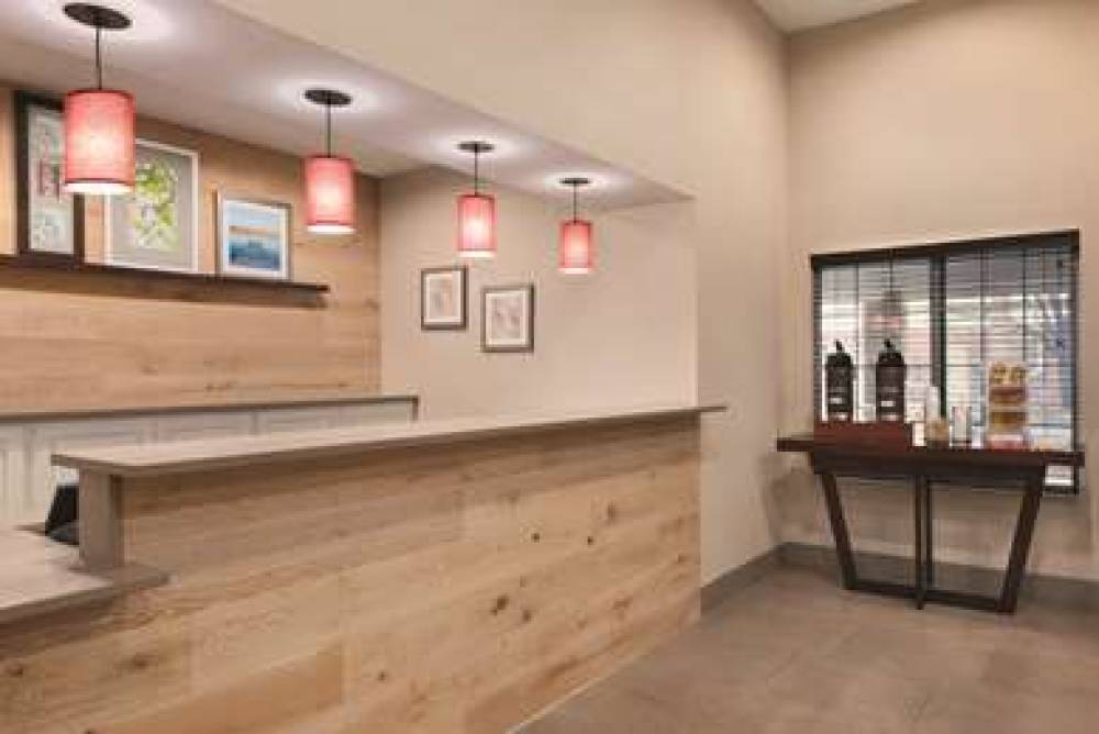 Country Inn & Suites By Radisson, Merrillville, IN 10