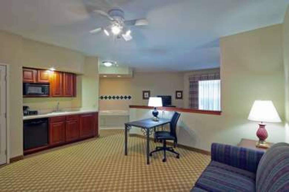 Country Inn & Suites By Radisson, Milwaukee West (Brookfield), WI 6