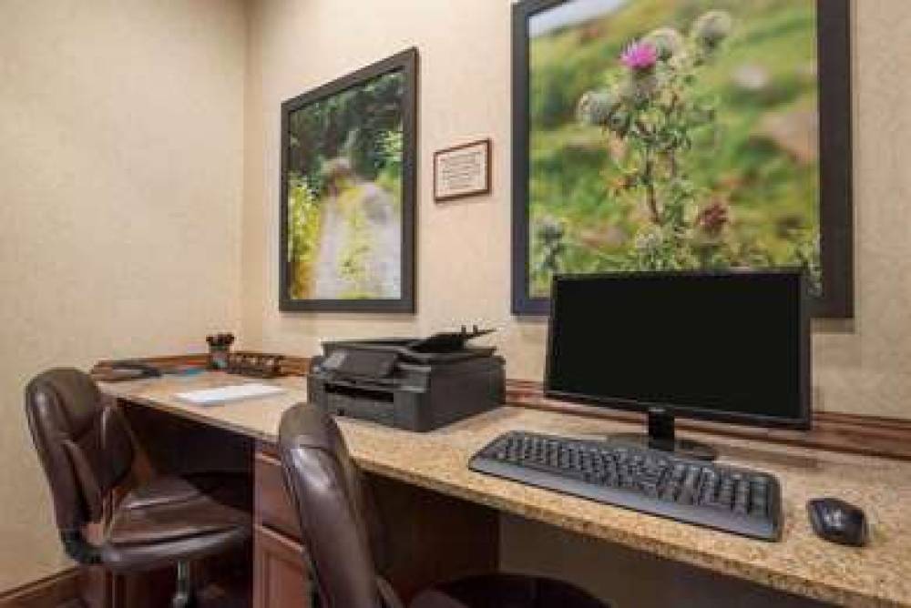 Country Inn & Suites By Radisson, Minot, ND 9