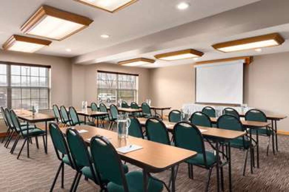 Country Inn & Suites By Radisson, Rochester South, MN 9
