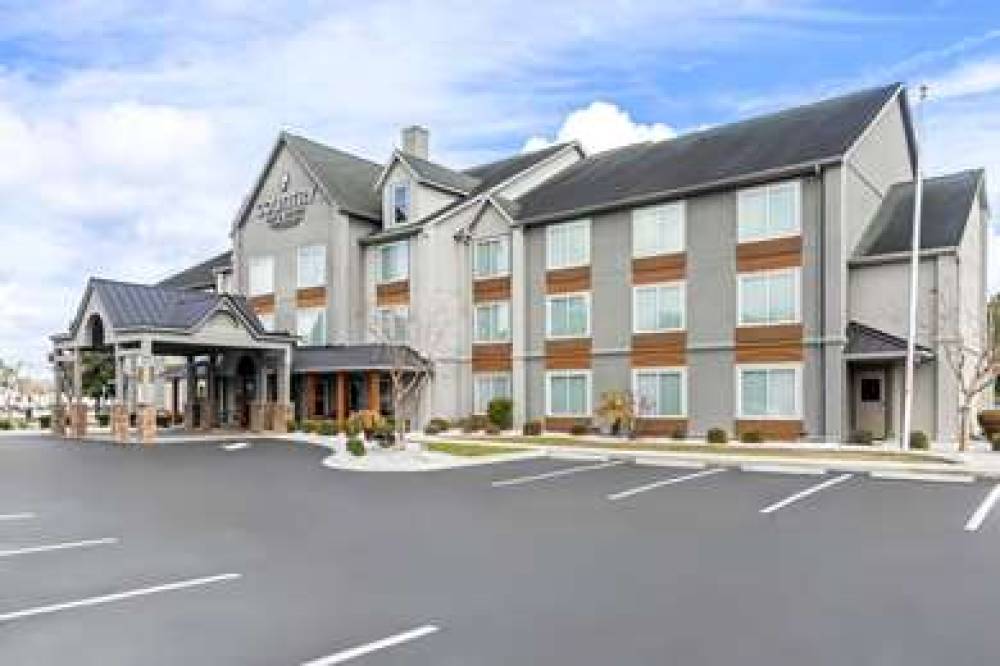 COUNTRY INN & SUITES BY RADISSON SA 3
