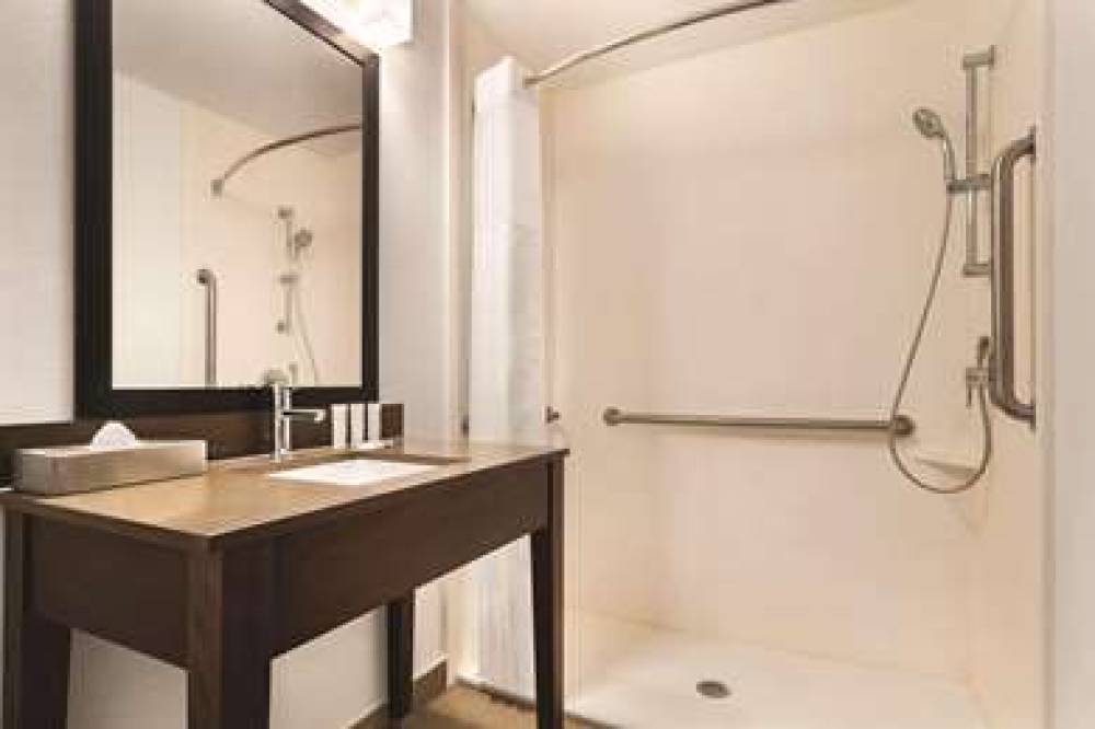 Country Inn & Suites By Radisson, Savannah Midtown, GA 8