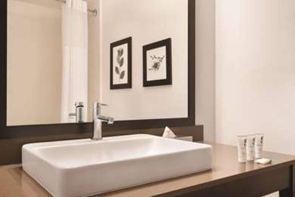 Country Inn & Suites By Radisson, Savannah Midtown, GA 9