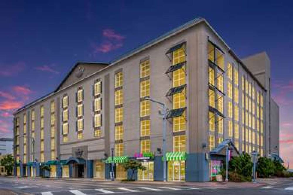 Country Inn & Suites By Radisson, Virginia Beach (Oceanfront), VA 3