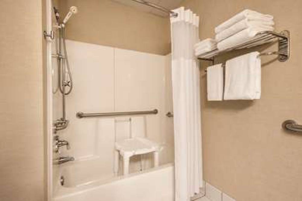 Country Inn & Suites By Radisson, West Bend, WI 9