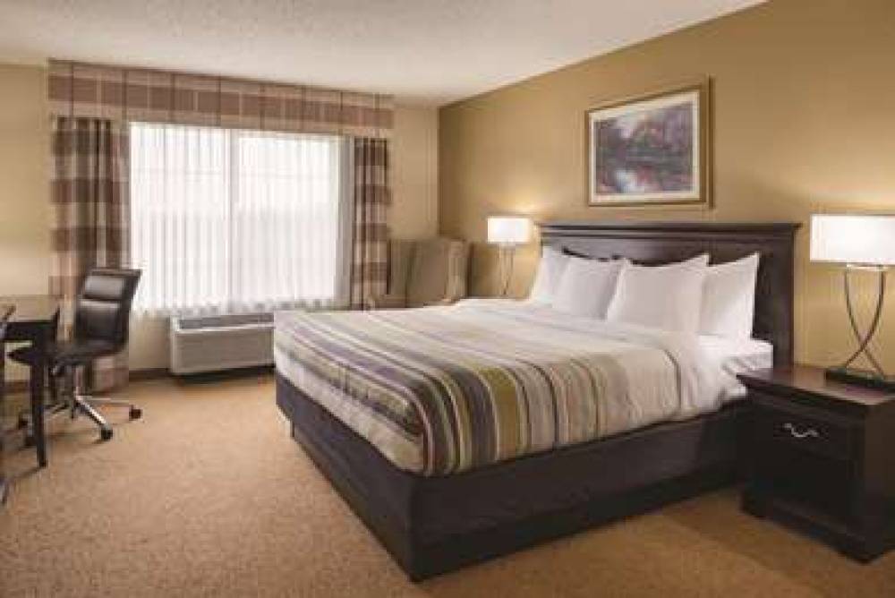 Country Inn & Suites By Radisson, West Bend, WI 3