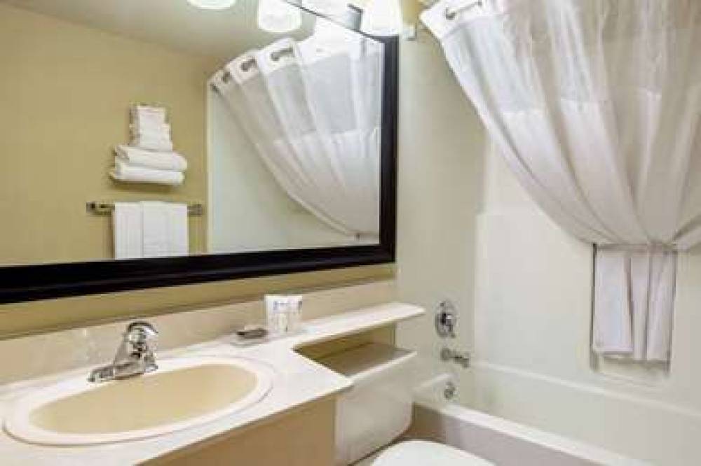 COUNTRY INN SUITES WINNIPEG 5
