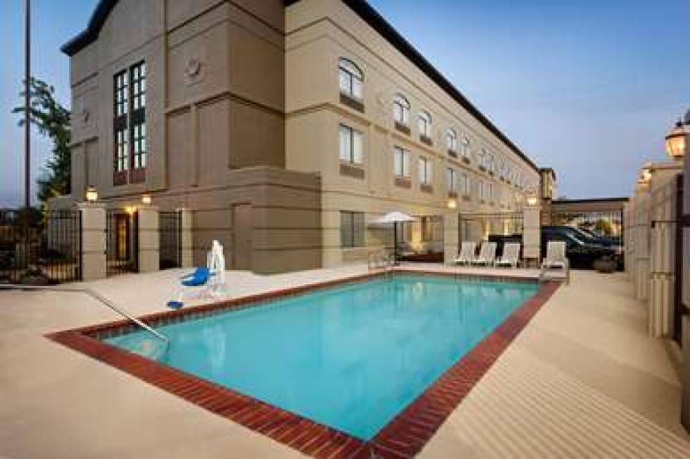 COUNTRY INN SUITES WOLFCHASE 10