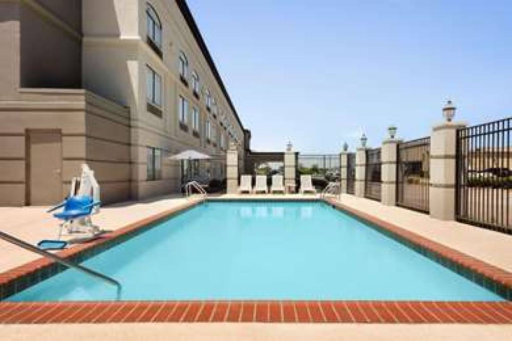 COUNTRY INN SUITES WOLFCHASE 9